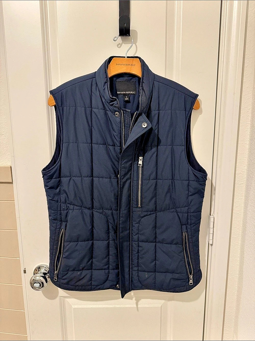 Banana Republic Quilted Vest in Black Small Like New